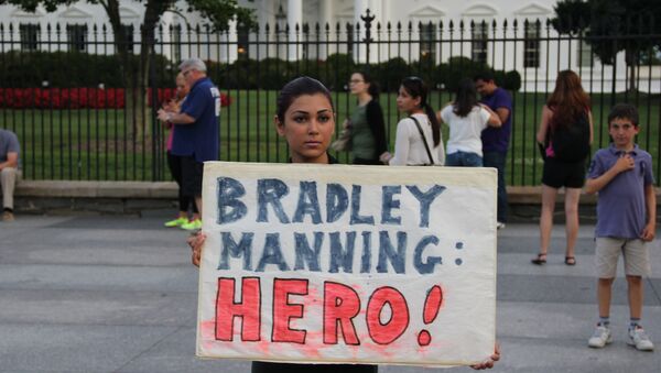 Пикет в защиту Брэдли Мэннинга у Белого дома в США