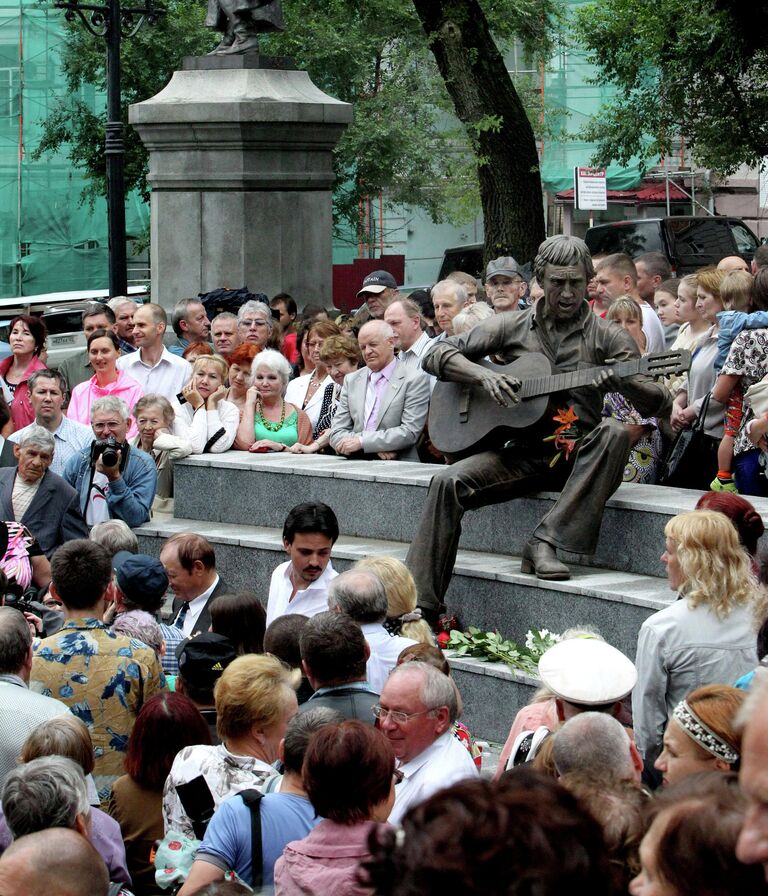 Памятник Владимиру Высоцкому во Владивостоке