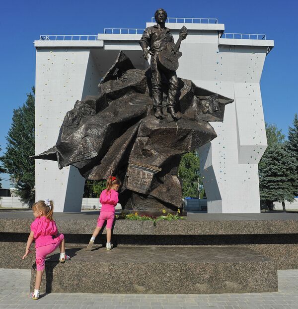 Памятник Владимиру Высоцкому в Харькове