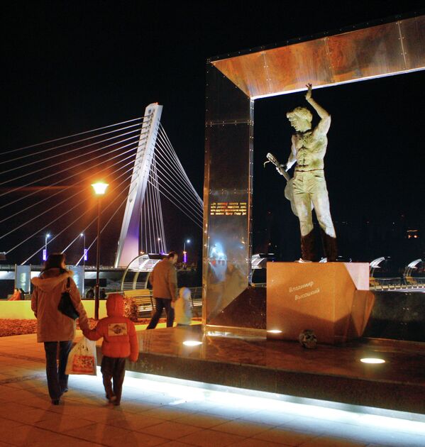 Памятник Владимиру Высоцкому в столице Черногории Подгорице