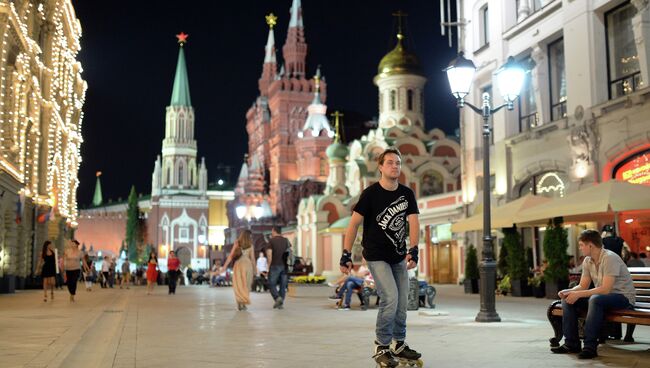 Пешеходная зона на Никольской улице в Москве. Архивное фото