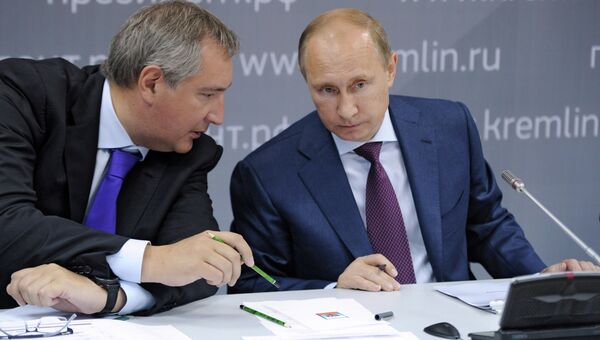 Владимир Путин и Дмитрий Рогозин. Архивное фото