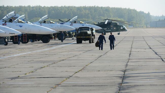 Тренировочные полеты участников авиасалона МАКС-2013. Архив