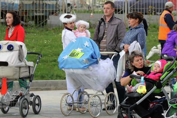 Парад колясок в Новосибирске: феи и будущие инспекторы ГИБДД