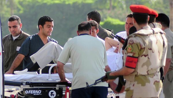 Транспортировка Хосни Мубарака в госпиталь