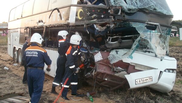 Ехавший из Москвы в Дагестан автобус столкнулся с КамАЗом, 1 пассажир погиб, 1 ранен