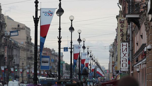 Флаги G20 на Невском проспекте в Санкт-Петербурге. Архивное фото