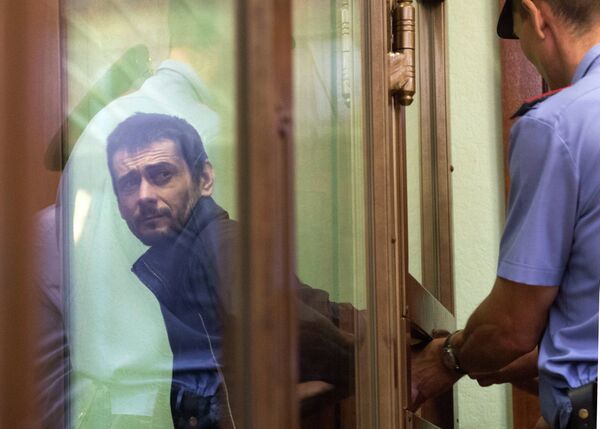 Обвиняемый в массовых убийствах Сергей Помазун в Белгородском областном суде.