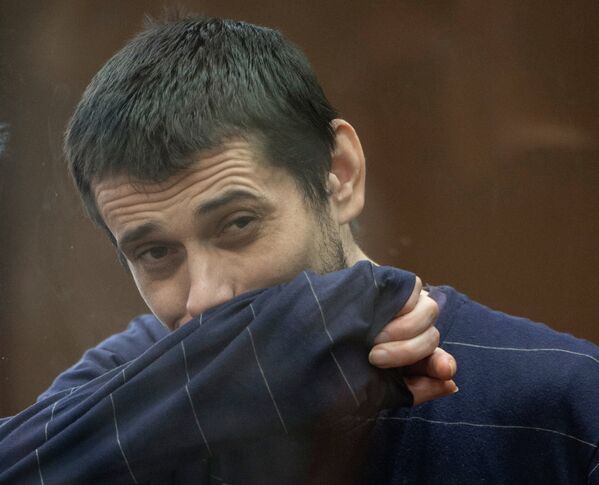 Обвиняемый в массовых убийствах Сергей Помазун в Белгородском областном суде во время оглашения приговора