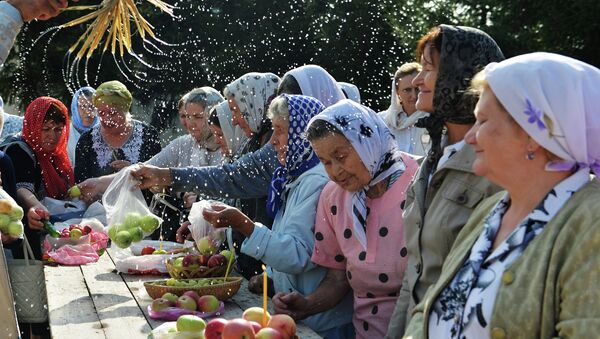 Празднование Яблочного Спаса в регионах России