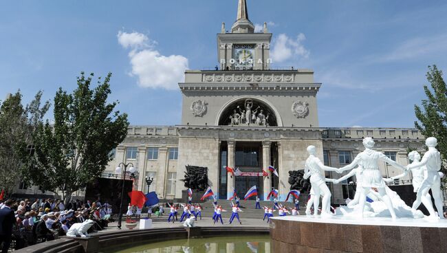 Церемония открытия воссозданного фонтана Детский хоровод