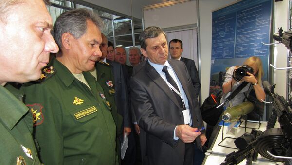 Сергей Шойгу на выставке День инноваций Министерства обороны РФ