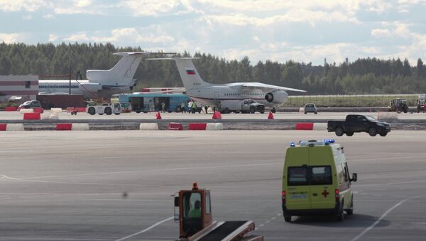 Самолет Ан-148 готовится к посадке в аэропорту Пулково