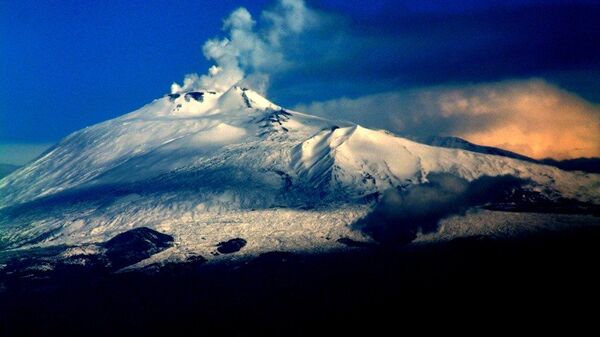 Вулкан Этна, архивное фото