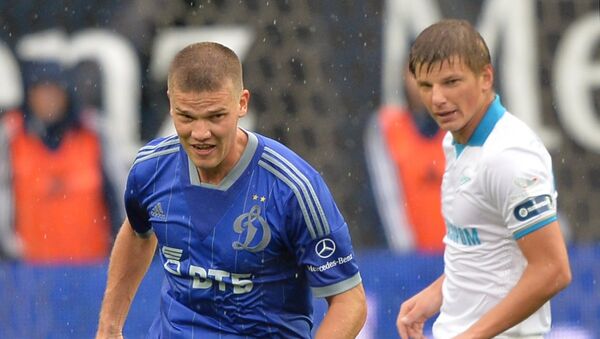 Полузащитник Динамо Игорь Денисов (слева) и полузащитник Зенита Андрей Аршавин