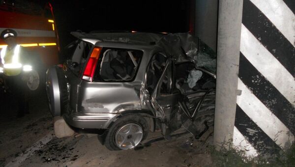 Автомобиль наехал на опору моста под Новосибирском - двое погибших