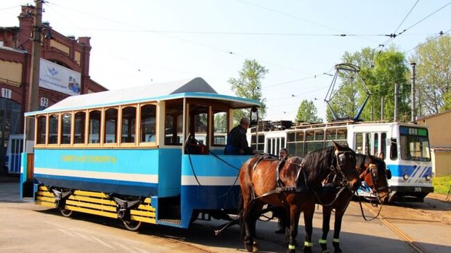 Конка на улице Петербурга