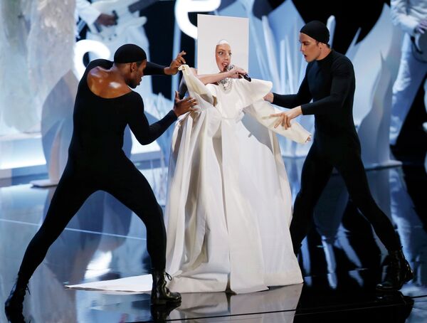 Американская певица Леди Гага выступает на MTV Video Music Awards
