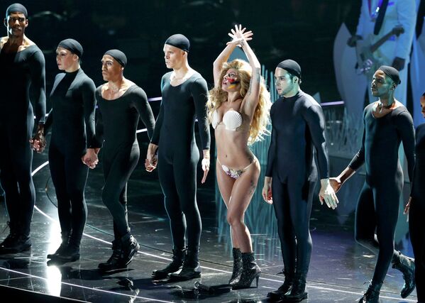 Американская певица Леди Гага выступает на MTV Video Music Awards