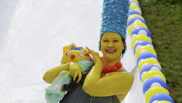 Костюм Мардж Симпсон выбрали лучшим на соревнованиях по прыжкам в лужу в Красноярске