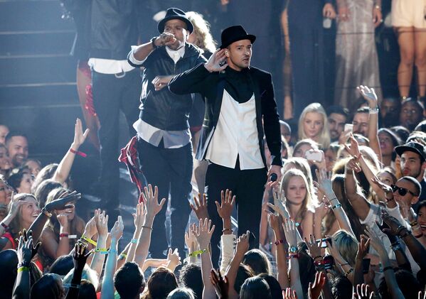 Певец Джастин Тимберлейк во время выступления на MTV Video Music Awards