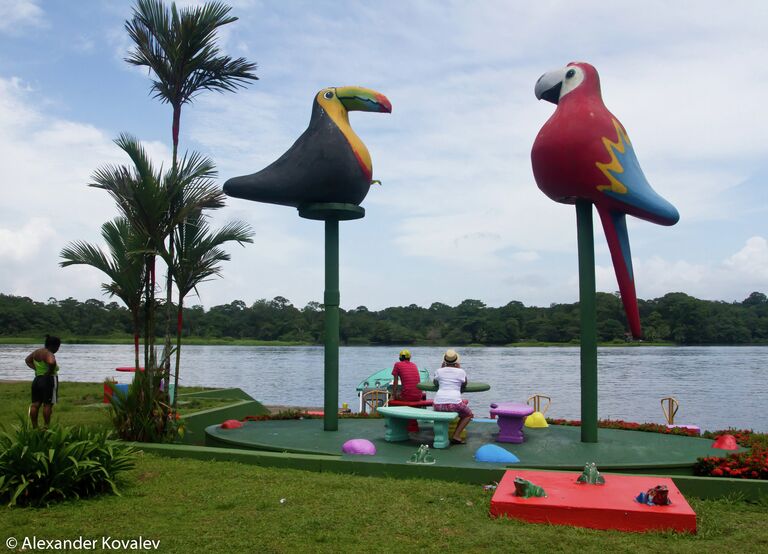 Пристань экологического посёлка в Tortuguero