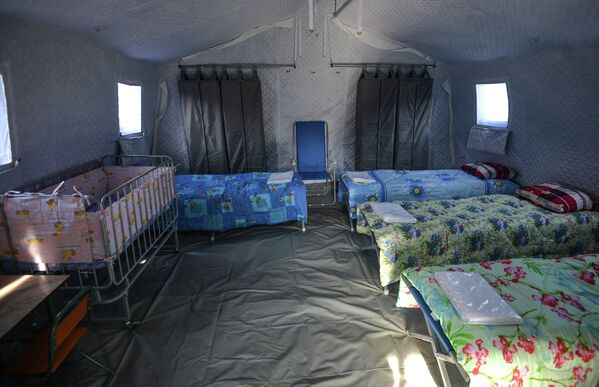 Палатка в лагере для проживания семей, пострадавших от паводка, в поселке Троицкое Хабаровского края