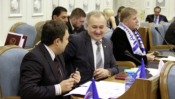 Депутат Костромской областной думы Игорь Солоников (в центре)
