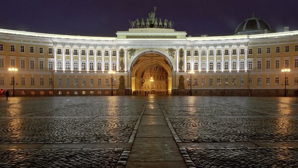 Дворцовая площадь в Петербурге, архивное фото