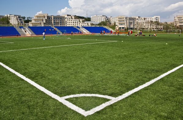 Футбольное поле в кампусе Дальневосточного федерального университета (ДВФУ)