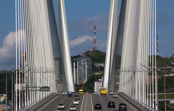 Мост через бухту Золотой Рог во Владивостоке