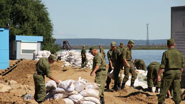 Военные медики останутся в Приамурье, чтобы исключить эпидемии после паводка