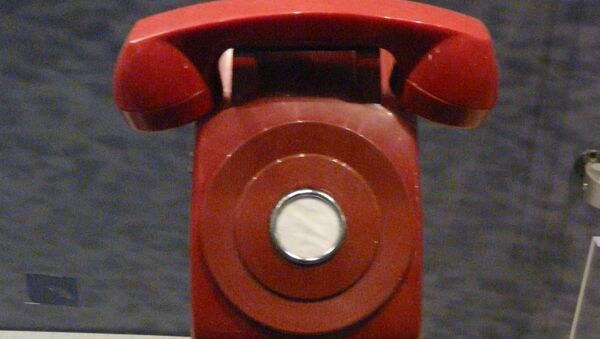 Красный телефон