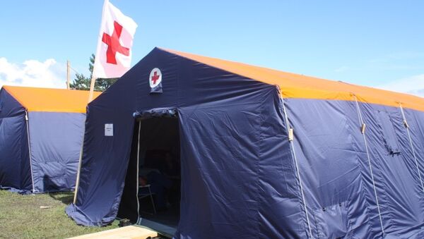 Палатка во временном пункте размещения МЧС России, где дежурят медики ФМБА России