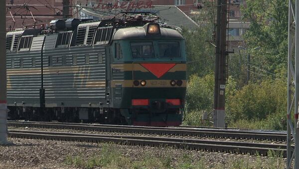 Опасный переезд в Щербинке: почему поезда и машины не могут поделить дорогу