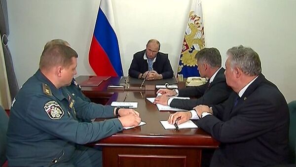 Люди пишут, что их забыли – Путин на совещании по паводку в Приамурье
