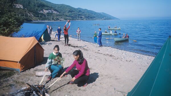 Туристы на озере Байкал