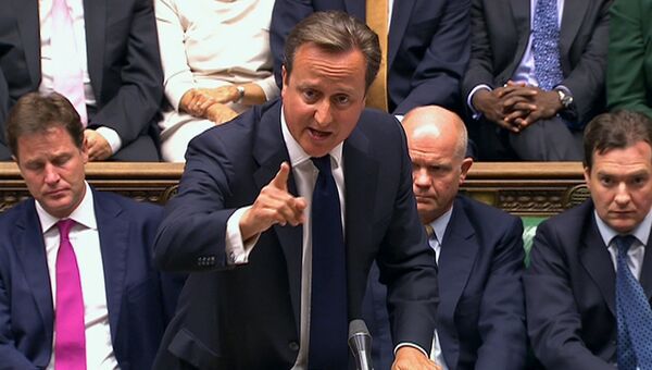 Премьер-министр Великобритании Дэвид Кэмерон на внеочередном заседании палаты общин парламента