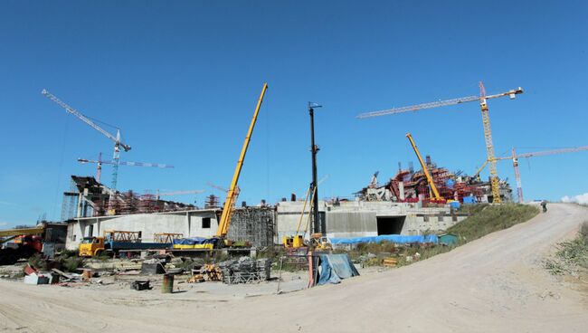 Строительство стадиона Зенит Арена в Петербурге. Архивное фото