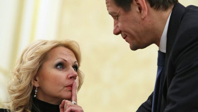 Татьяна Голикова и Александр Жуков на заседании президиума правительства