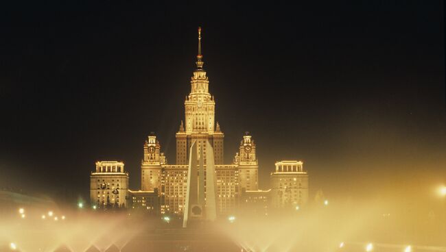 Здание МГУ им. М.В. Ломоносова, архивное фото