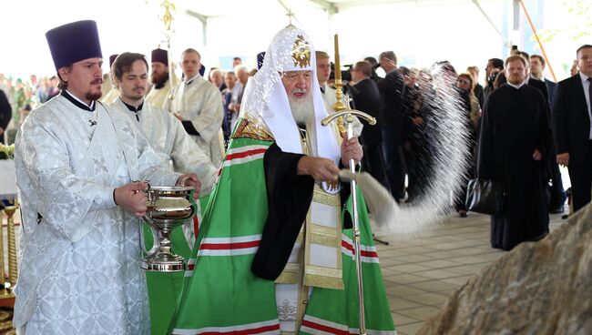 Заложение храма на мемориальном кладбище в Мытищах, архивное фото