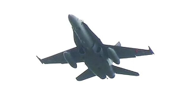 Пилотаж истребителя F-18 Hornet - самые яркие моменты летной программы МАКС-2013