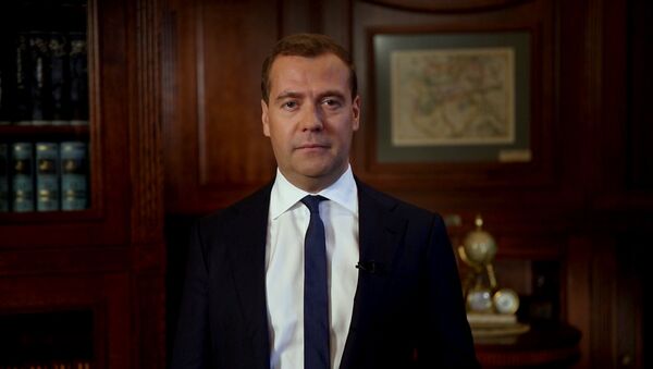 Медведев поздравил россиян с Днем знаний и рассказал о законе об образовании