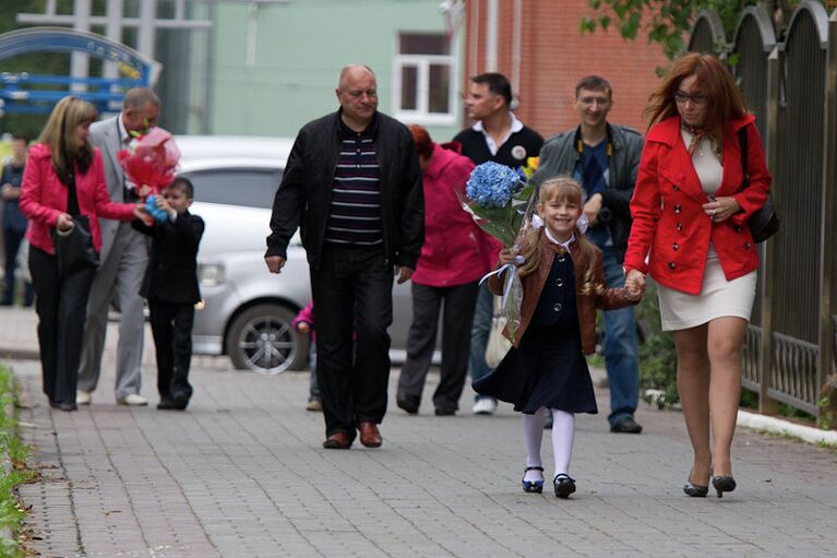 Начало учебного года в Томске: банты, цветы и эмоции