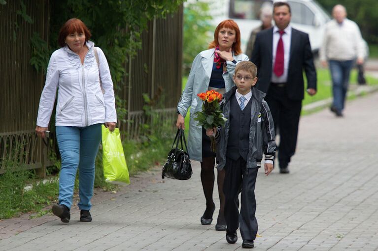 Начало учебного года в Томске: банты, цветы и эмоции