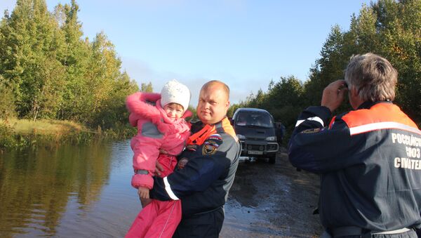 В Хабаровском крае спасатели помогают детям пойти в первый класс