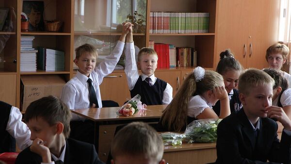 Дети в гимназии №11 Новосибирска, архивное фото