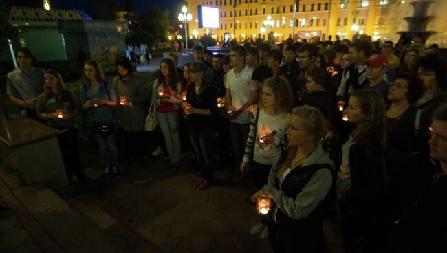 Томичи зажгли около 200 свечей в память о жертвах терактов