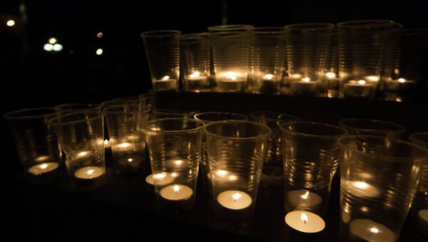 Томичи зажгли около 200 свечей в память о жертвах терактов
